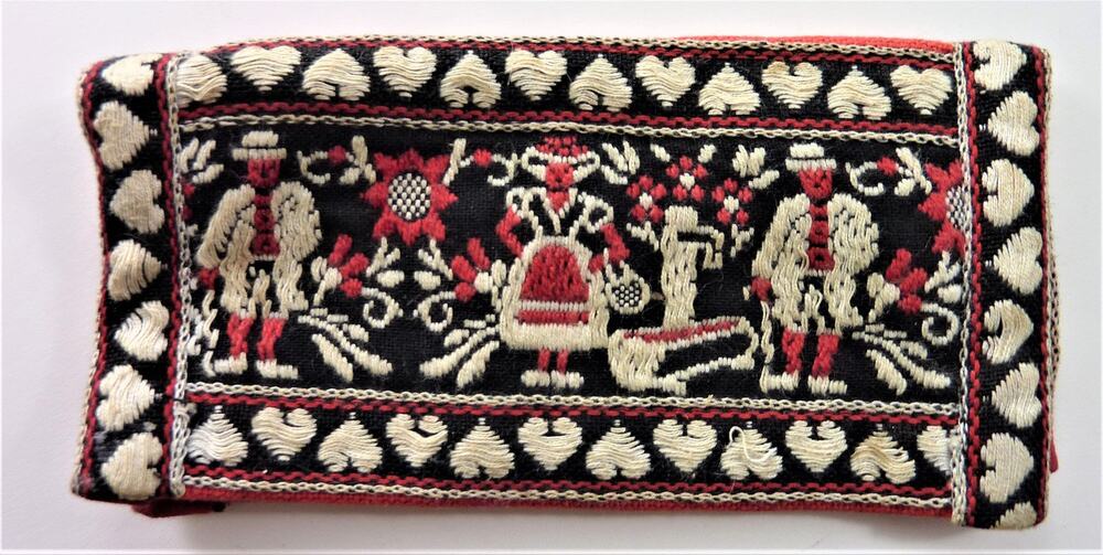 Vintage Embroidered Folk Art Tissue Holder Wallet Red Fabric Handmade